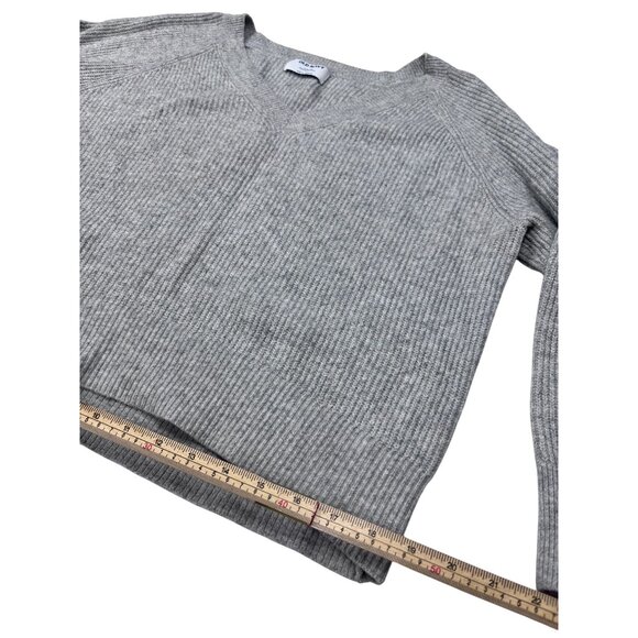 Old Navy Womens Gray V-Neck Ribbed Knit Sweater S Petite - Picture 8 of 9